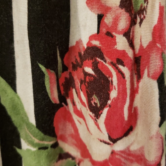 VIAMOR BLACK & WHITE STRIPED ROSE TUNIC TANK - Picture 2 of 5